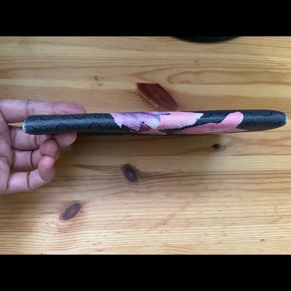 🌸GUESS wallet🌸 - Picture 13 of 15